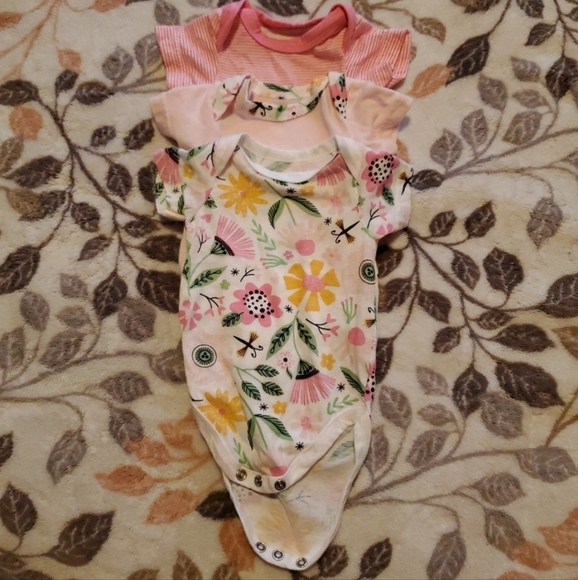 0-3 M Baby Girl Onsies - Picture 5 of 6